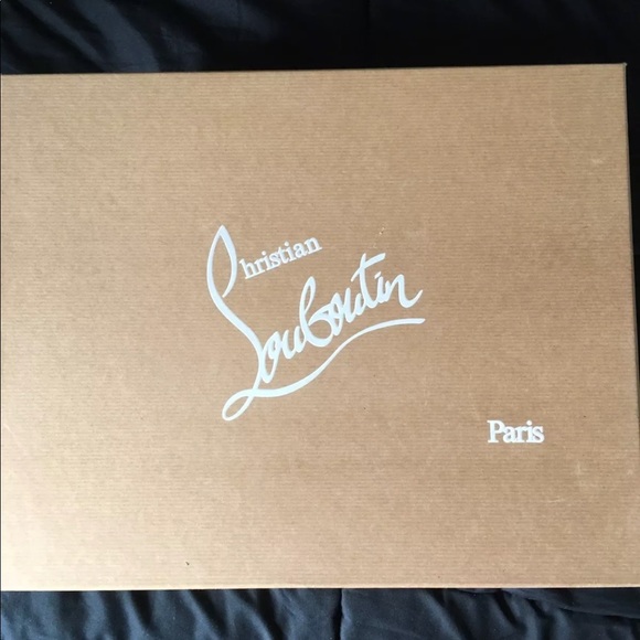 Comment below up to a size 15 - Picture 7 of 7